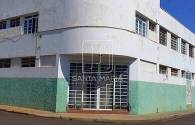 Imagem: O depósito possui 3 Vagas na garagem e 523m² de Área e está