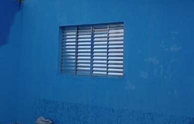 Imagem: A casa possui 2 Dormitórios, 2 Banheiros, 2 Vagas na garagem