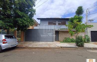 Imagem: O depósito possui 2 Vagas na garagem, 227m² de Área e está