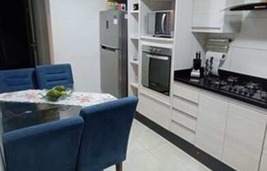 Imagem: O apartamento possui 2 Dormitórios, 1 Banheiro, 1 Vaga na garagem