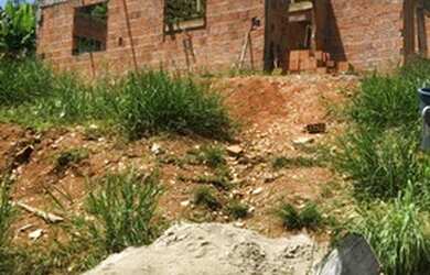 Imagem: A casa possui 2 Dormitórios, 1 Banheiro, 150m² de Área e