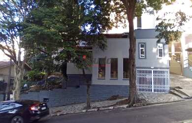 Imagem: A casa possui 4 Banheiros, 1 Vaga na garagem, 407-0m² de Área