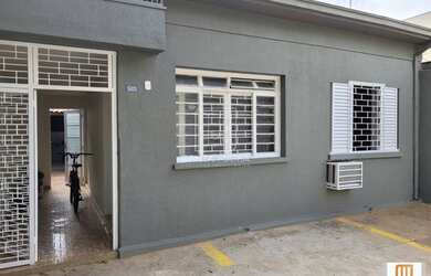 Imagem: O depósito possui 3 Vagas na garagem, 110m² de Área e está