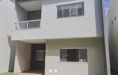 Imagem: A casa possui 3 Dormitórios, 2 Banheiros, 2 Vagas na garagem