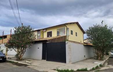 Imagem: A casa possui 3 Dormitórios, 3 Banheiros, 3 Vagas na garagem