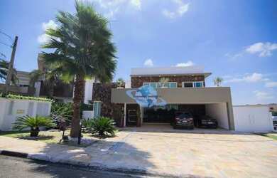 Imagem: A casa em condomínio possui 5 Dormitórios, 5 Banheiros, 5