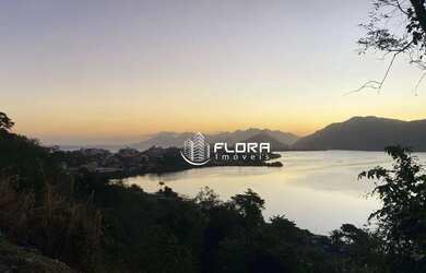 Imagem: O terreno possui 360m² de Área e está localizado em Camboinhas