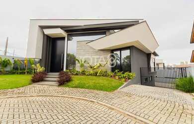 Imagem: A casa em condomínio possui 4 Dormitórios, 5 Banheiros, 5