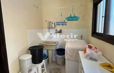 Imagem 11: Casa com piscina, 4 dormitórios, suíte, 3 banheiros, sala de estar e...