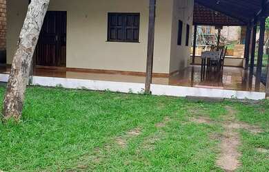 Imagem: A casa possui 3 Dormitórios, Acomodam 12 pessoas, 3 Vagas na