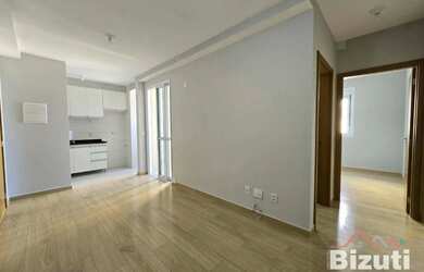 Imagem: O apartamento possui 2 Dormitórios, 1 Banheiro, 1 Vaga na garagem