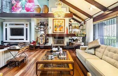 Imagem: A casa possui 3 Dormitórios, 5 Banheiros, 4 Vagas na garagem