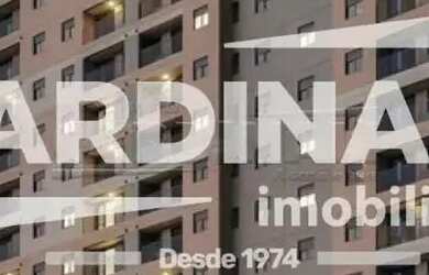 Imagem: O apartamento possui 2 Dormitórios, 1 Banheiro, 1 Vaga na garagem