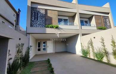 Imagem: A casa possui 3 Dormitórios, 4 Banheiros, 2 Vagas na garagem