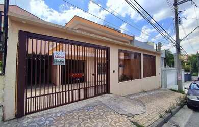 Imagem: A casa possui 4 Dormitórios, 2 Banheiros, 5 Vagas na garagem