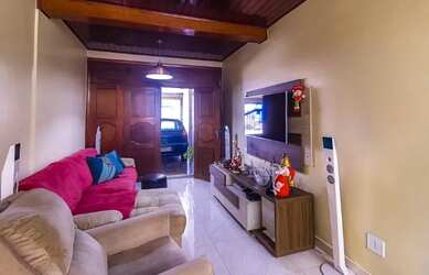 Imagem: A casa possui 4 Dormitórios, 4 Banheiros, 2 Vagas na garagem