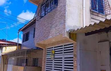 Imagem: A casa possui 2 Dormitórios, 1 Banheiro, 1 Vaga na garagem