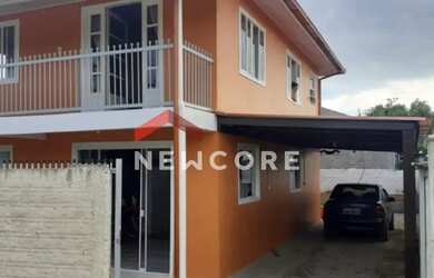 Imagem: A casa possui 2 Dormitórios, 1 Banheiro, 2 Vagas na garagem