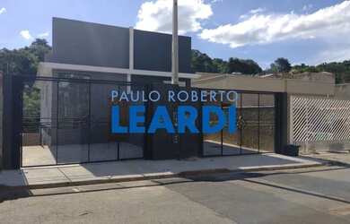 Imagem: A casa à venda possui 2 Dormitórios, 3 Banheiros, 2 Vagas