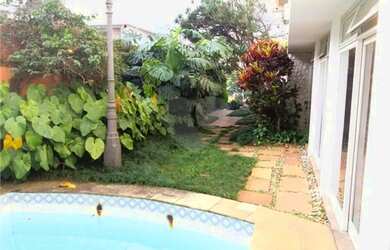 Imagem: A casa possui 5 Dormitórios, 5 Banheiros, 5 Vagas na garagem