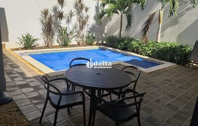 Imagem 6: Casa no condomínio JARDIM VERSAILLES disponível para venda em Uberlândia-MG