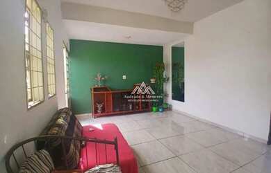 Imagem: A casa possui 2 Dormitórios, 1 Banheiro, 3 Vagas na garagem