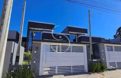 Imagem: A casa possui 3 Dormitórios, 2 Banheiros, 2 Vagas na garagem