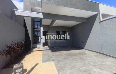 Imagem: A casa possui 3 Dormitórios, 2 Banheiros, 2 Vagas na garagem