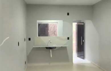 Imagem: O apartamento possui 2 Dormitórios, 1 Banheiro, 2 Vagas na