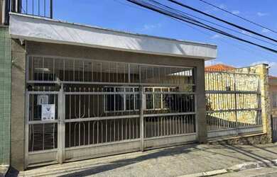 Imagem: A casa possui 3 Dormitórios, 4 Banheiros, 2 Vagas na garagem