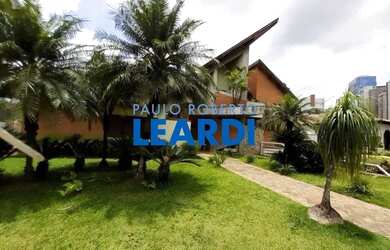 Imagem: A casa em condomínio possui 5 Dormitórios, 5 Banheiros, 5