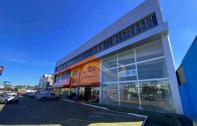 Imagem: O depósito para alugar possui 5 Vagas na garagem e 530m² de