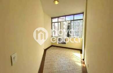 Imagem: O apartamento possui 1 Dormitório, 2 Banheiros, 1 Vaga na garagem