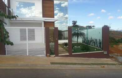 Imagem: A casa em condomínio possui 4 Dormitórios, 2 Vagas na garagem