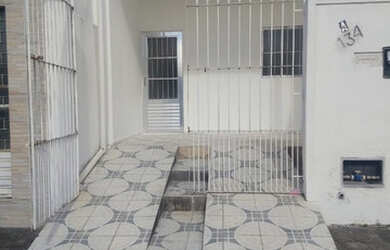 Imagem: A casa possui 2 Dormitórios, 1 Banheiro, 1 Vaga na garagem