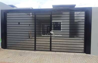 Imagem: A casa possui 3 Dormitórios, 2 Banheiros, 2 Vagas na garagem