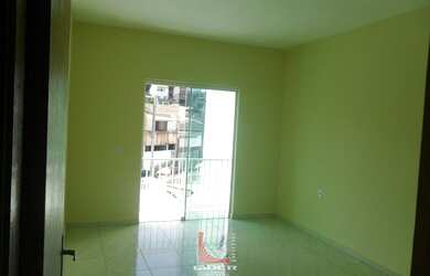 Imagem: A casa possui 2 Dormitórios, 2 Banheiros, 2 Vagas na garagem