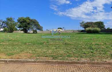 Imagem: O terreno possui 630m² de Área e está localizado em Porto