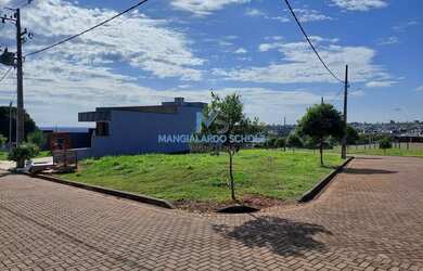 Imagem: O terreno possui 480m² de Área e está localizado em Porto