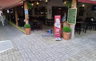 Imagem: O depósito possui 2 Vagas na garagem, 401m² de Área e está