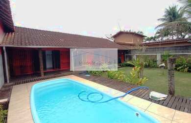 Imagem: A casa possui 3 Dormitórios, 2 Banheiros, 5 Vagas na garagem