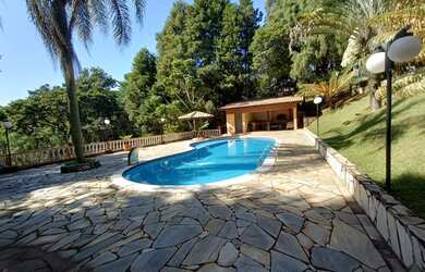 Imagem: A fazenda possui 4.000m² de Área e está localizado em Mairinque