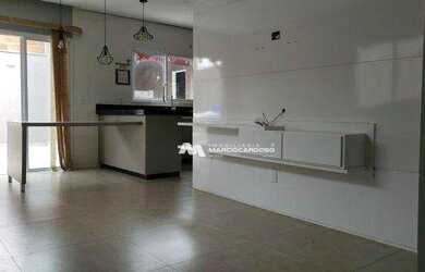 Imagem: A casa possui 3 Dormitórios, 3 Banheiros, 1 Vaga na garagem