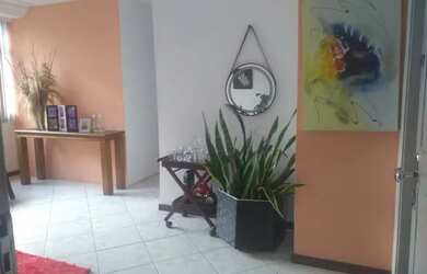 Imagem 5: Alugo quarto para pessoas do sexo feminino. Zap da descrição do anúncio