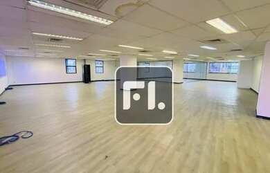 Imagem: O depósito possui 5 Vagas na garagem, 768m² de Área e está