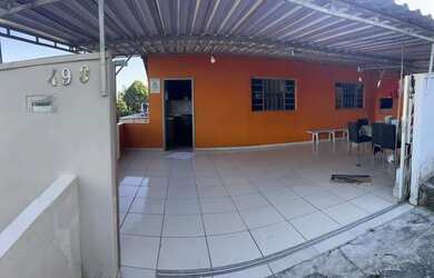 Imagem: A casa possui 2 Dormitórios, 1 Banheiro, 1 Vaga na garagem