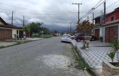Imagem: A casa possui 2 Dormitórios, 1 Banheiro, 3 Vagas na garagem