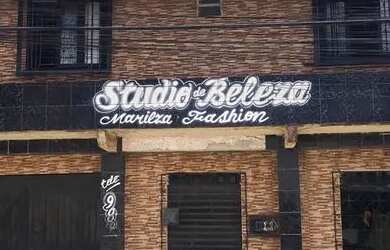 Imagem: A casa possui 3 Dormitórios, 2 Banheiros, 4 Vagas na garagem