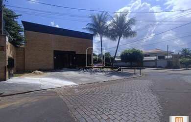 Imagem: O depósito possui 4 Vagas na garagem e 105m² de Área e está