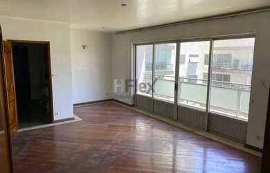 Imagem: O apartamento possui 2 Dormitórios, 1 Banheiro, 2 Vagas na